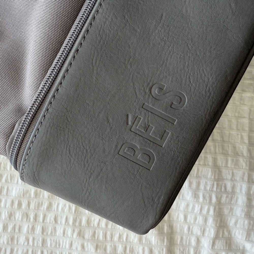 BRAND NEW WITH TAGS Beis Weekender Bag - Picture 5 of 7